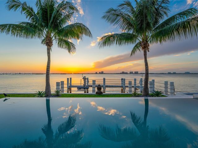 Продажа дома по адресу 7960 Biscayne Point Cir - фото 5958792