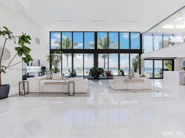 Продажа дома по адресу 7960 Biscayne Point Cir - фото 5958793