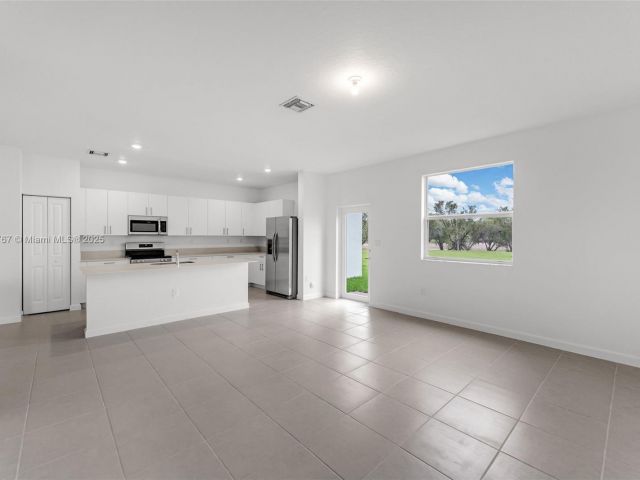 Дом в аренду по адресу 2700 SE 23 Ave - фото 6200697