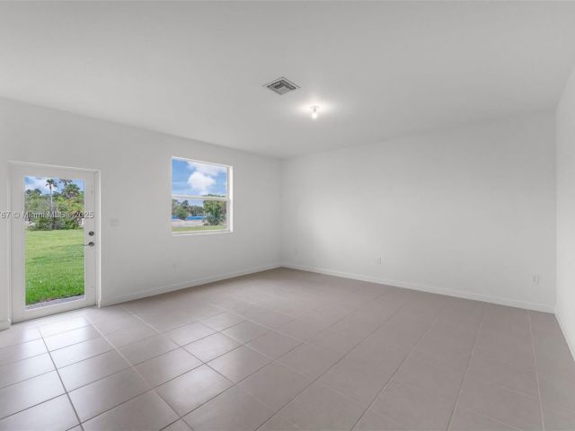 Дом в аренду по адресу 2700 SE 23 Ave - фото 6200698