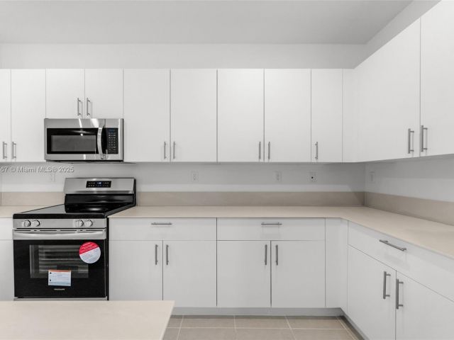 Дом в аренду по адресу 2700 SE 23 Ave - фото 6200699