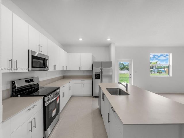 Дом в аренду по адресу 2700 SE 23 Ave - фото 6200701