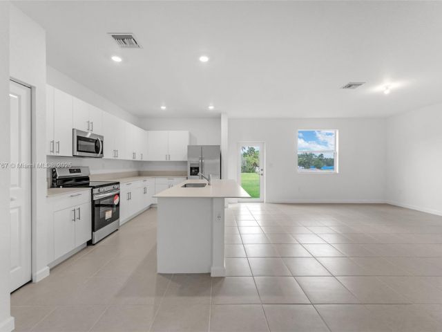 Дом в аренду по адресу 2700 SE 23 Ave - фото 6200703