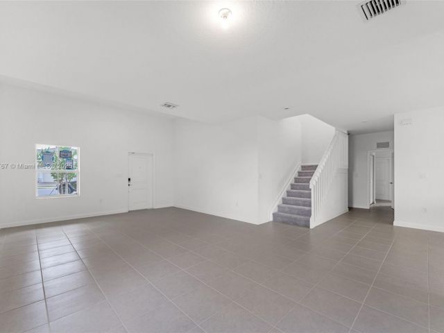 Дом в аренду по адресу 2700 SE 23 Ave - фото 6200705