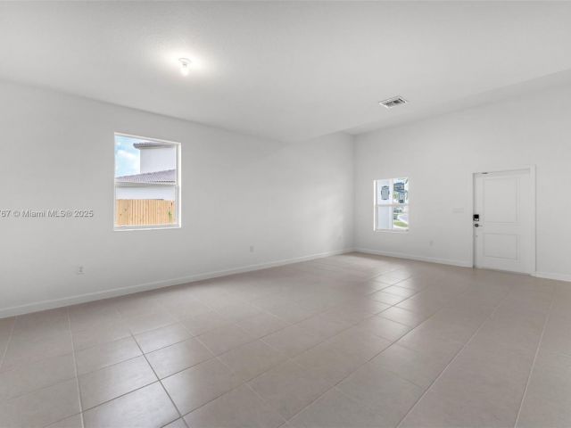 Дом в аренду по адресу 2700 SE 23 Ave - фото 6200706