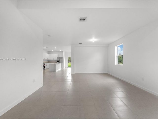 Дом в аренду по адресу 2700 SE 23 Ave - фото 6200707