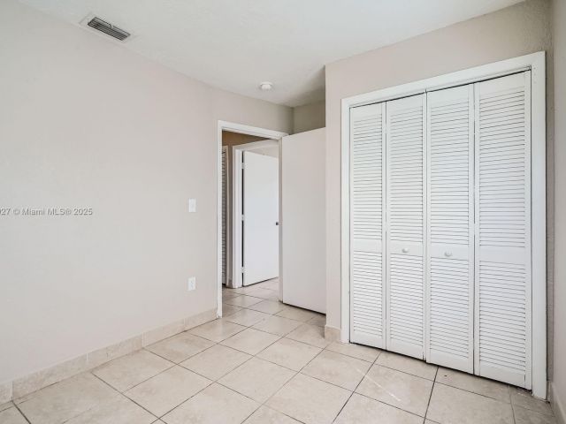 Продажа дома по адресу 2440 NW 208th St - фото 6154397