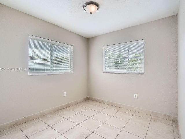 Продажа дома по адресу 2440 NW 208th St - фото 6154398