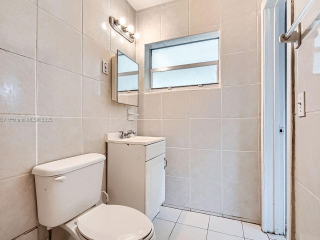 Продажа дома по адресу 2440 NW 208th St - фото 6154399