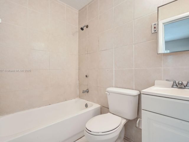 Продажа дома по адресу 2440 NW 208th St - фото 6154400