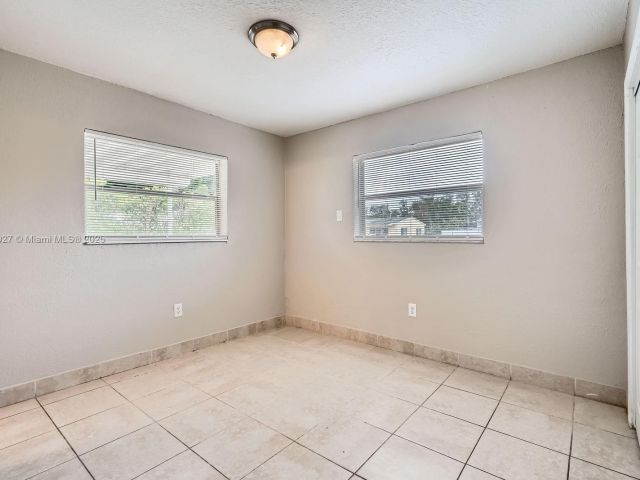 Продажа дома по адресу 2440 NW 208th St - фото 6154403