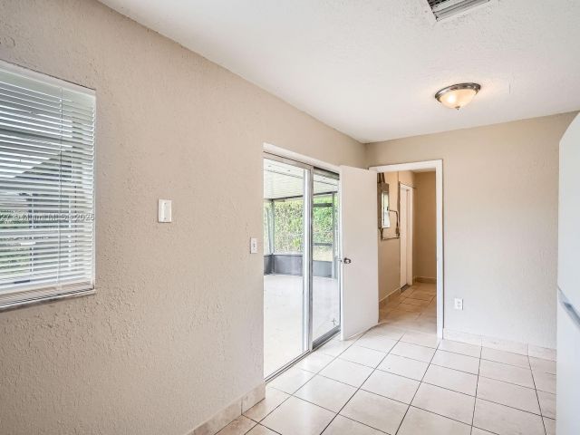 Продажа дома по адресу 2440 NW 208th St - фото 6154406