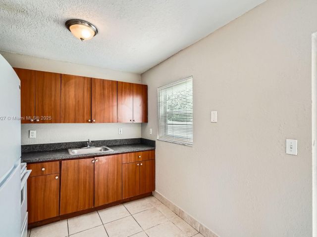 Продажа дома по адресу 2440 NW 208th St - фото 6154407