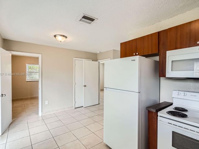 Продажа дома по адресу 2440 NW 208th St - фото 6154408