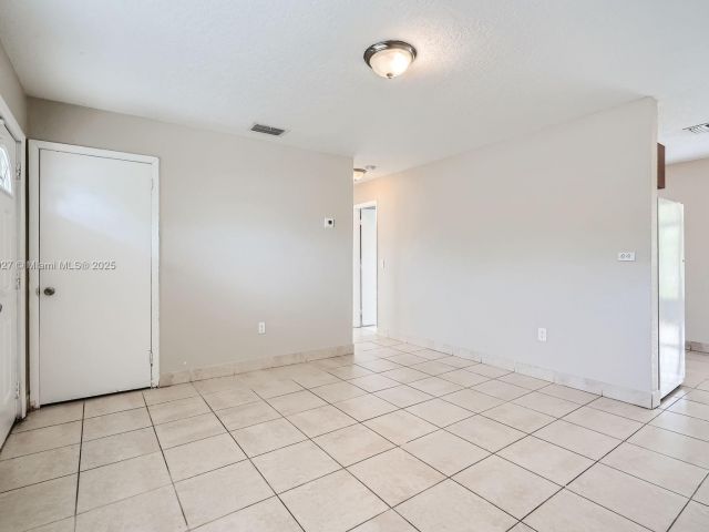 Продажа дома по адресу 2440 NW 208th St - фото 6154410