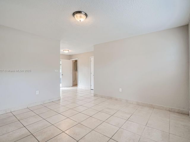 Продажа дома по адресу 2440 NW 208th St - фото 6154412