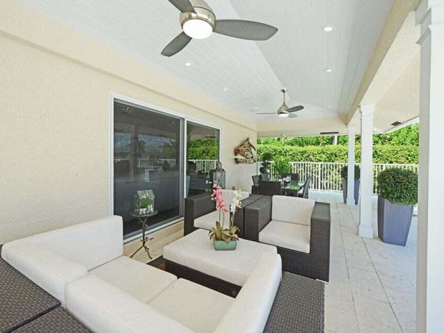 Дом в аренду по адресу 885 NE Mulberry Drive - фото 5971125