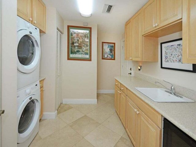 Дом в аренду по адресу 885 NE Mulberry Drive - фото 5971126