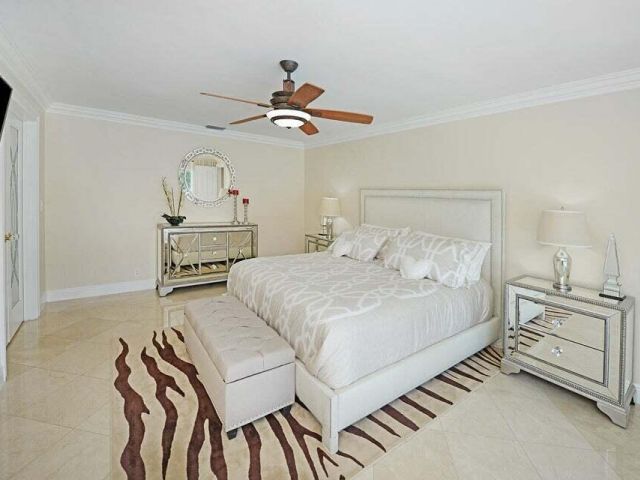 Дом в аренду по адресу 885 NE Mulberry Drive - фото 5971130