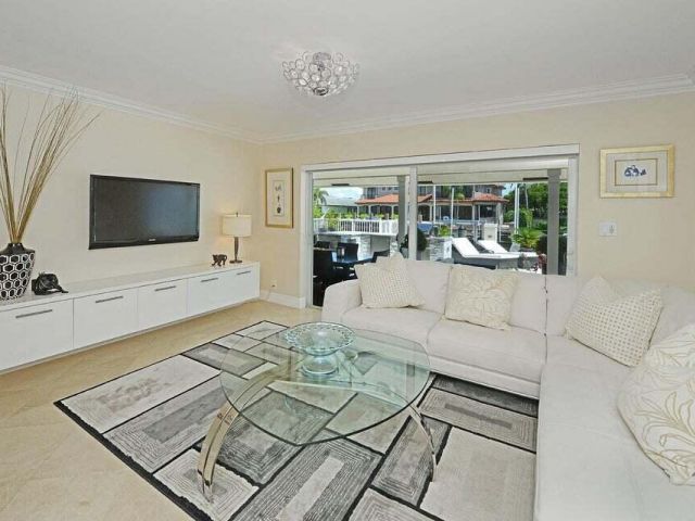 Дом в аренду по адресу 885 NE Mulberry Drive - фото 5971132