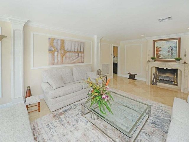 Дом в аренду по адресу 885 NE Mulberry Drive - фото 5971135