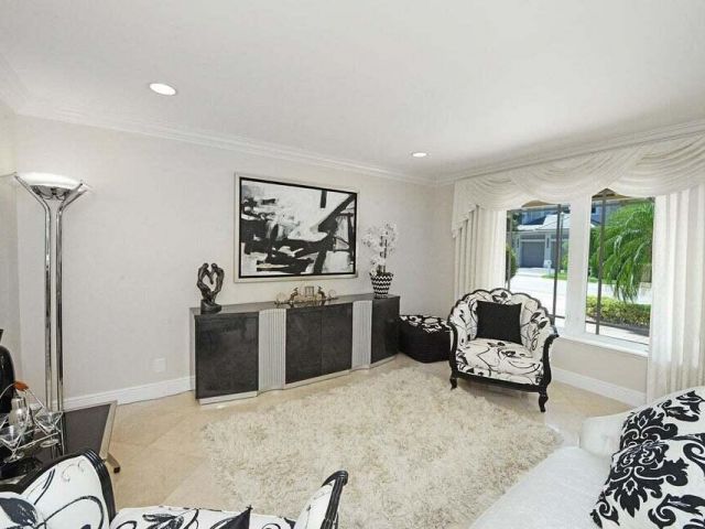 Дом в аренду по адресу 885 NE Mulberry Drive - фото 5971136