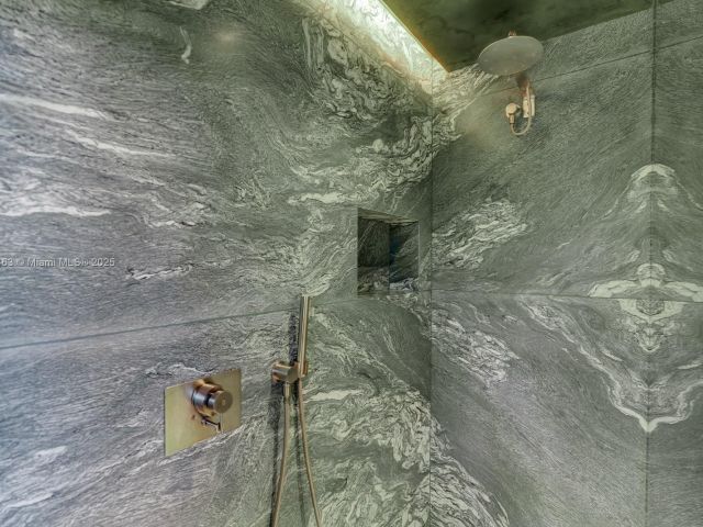 Продажа дома по адресу 1500 W 23rd St - фото 5872567