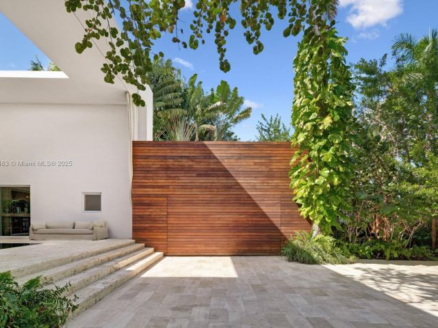 Продажа дома по адресу 1500 W 23rd St - фото 5872575