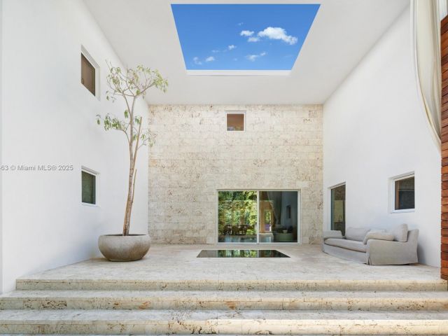 Продажа дома по адресу 1500 W 23rd St - фото 5872576