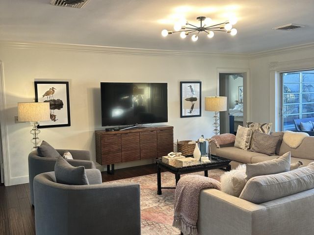 Дом в аренду по адресу 1080 Walnut Terrace - фото 6059367