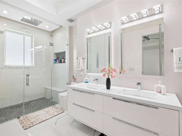 Продажа дома по адресу 5815 SW 107th Pl - фото 6072316