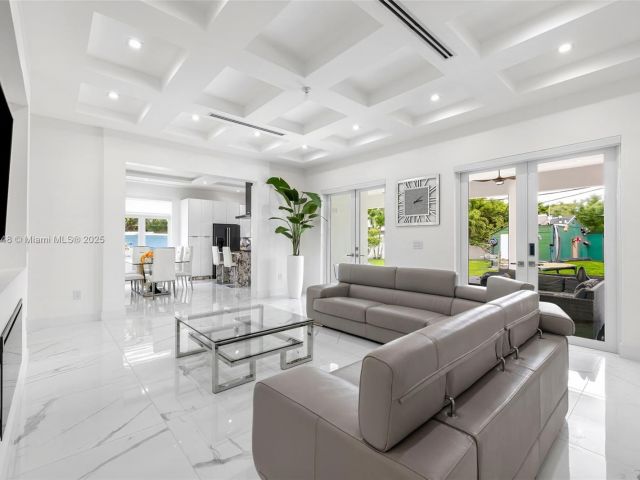 Продажа дома по адресу 5815 SW 107th Pl - фото 6072320