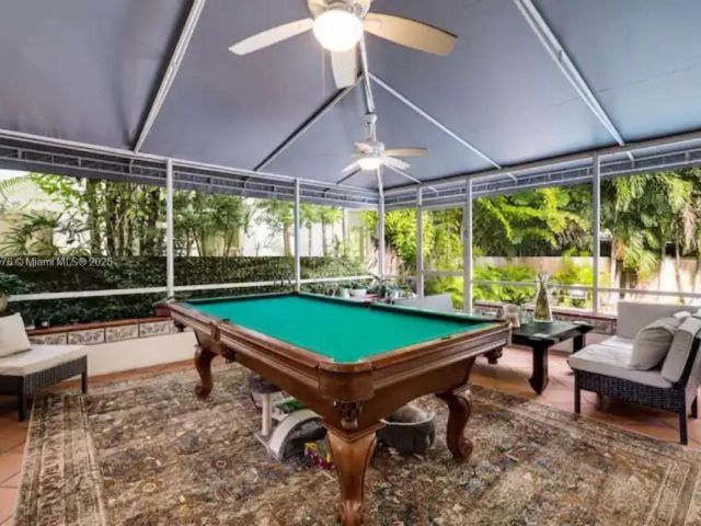 Дом в аренду по адресу 1725 Tigertail Ave - фото 6142730