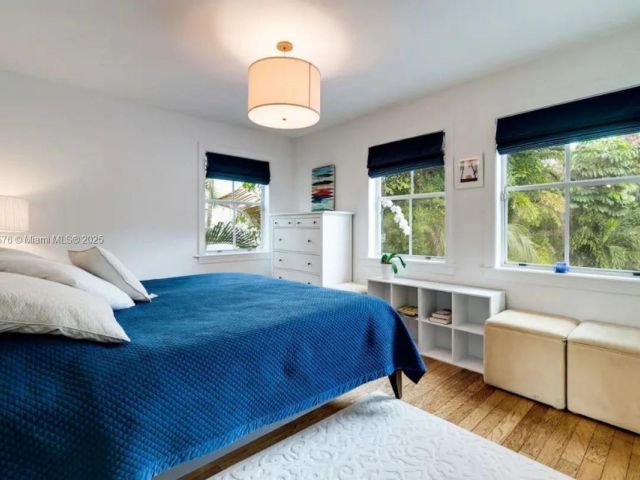 Дом в аренду по адресу 1725 Tigertail Ave - фото 6142736