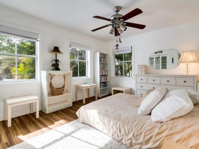 Дом в аренду по адресу 1725 Tigertail Ave - фото 6142737