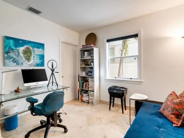 Дом в аренду по адресу 1725 Tigertail Ave - фото 6142739