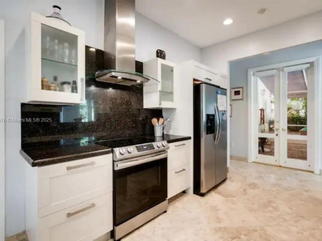 Дом в аренду по адресу 1725 Tigertail Ave - фото 6142741