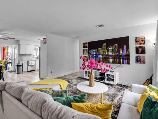 Продажа дома по адресу 315 S 57th Ave - фото 5938365