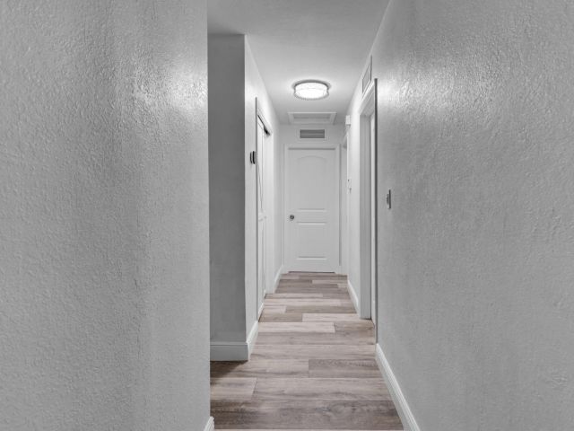 Продажа дома по адресу 315 S 57th Ave - фото 5938376