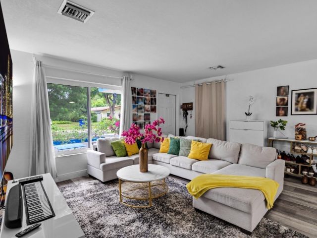 Продажа дома по адресу 315 S 57th Ave - фото 5938382