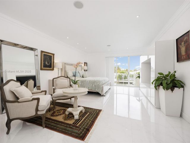 Продажа дома по адресу 3707 NE 214th St 14 - фото 5903944