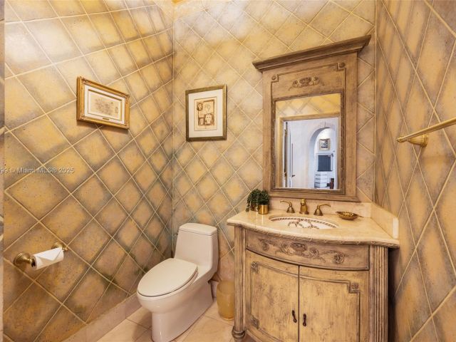 Продажа дома по адресу 3707 NE 214th St 14 - фото 5903948