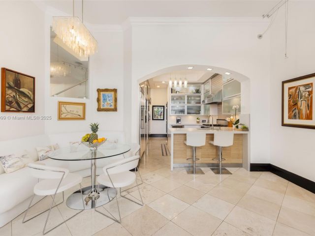 Продажа дома по адресу 3707 NE 214th St 14 - фото 5903951