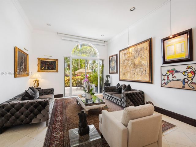 Продажа дома по адресу 3707 NE 214th St 14 - фото 5903955