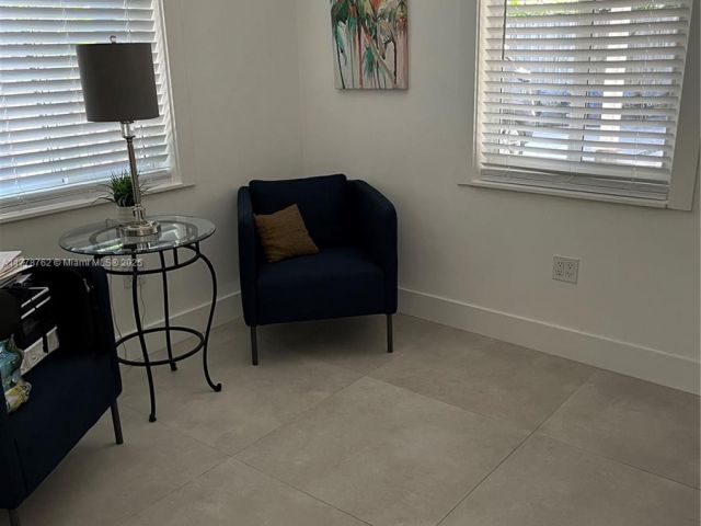 Дом в аренду по адресу 701 SW 9th Ave - фото 5939798