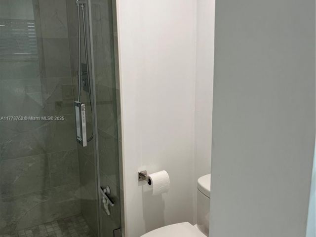 Дом в аренду по адресу 701 SW 9th Ave - фото 5939799