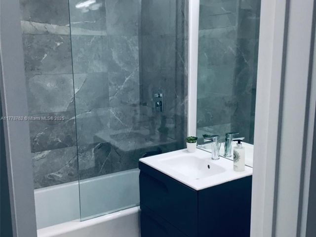 Дом в аренду по адресу 701 SW 9th Ave - фото 5939801