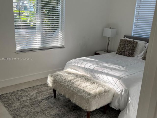 Дом в аренду по адресу 701 SW 9th Ave - фото 5939804