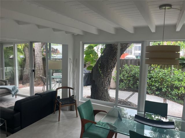 Дом в аренду по адресу 701 SW 9th Ave - фото 5939806