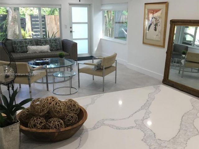 Дом в аренду по адресу 701 SW 9th Ave - фото 5939809